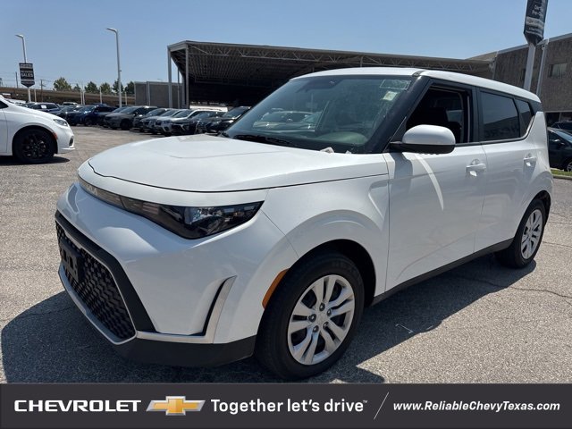 2024 Kia Soul LX photo 2