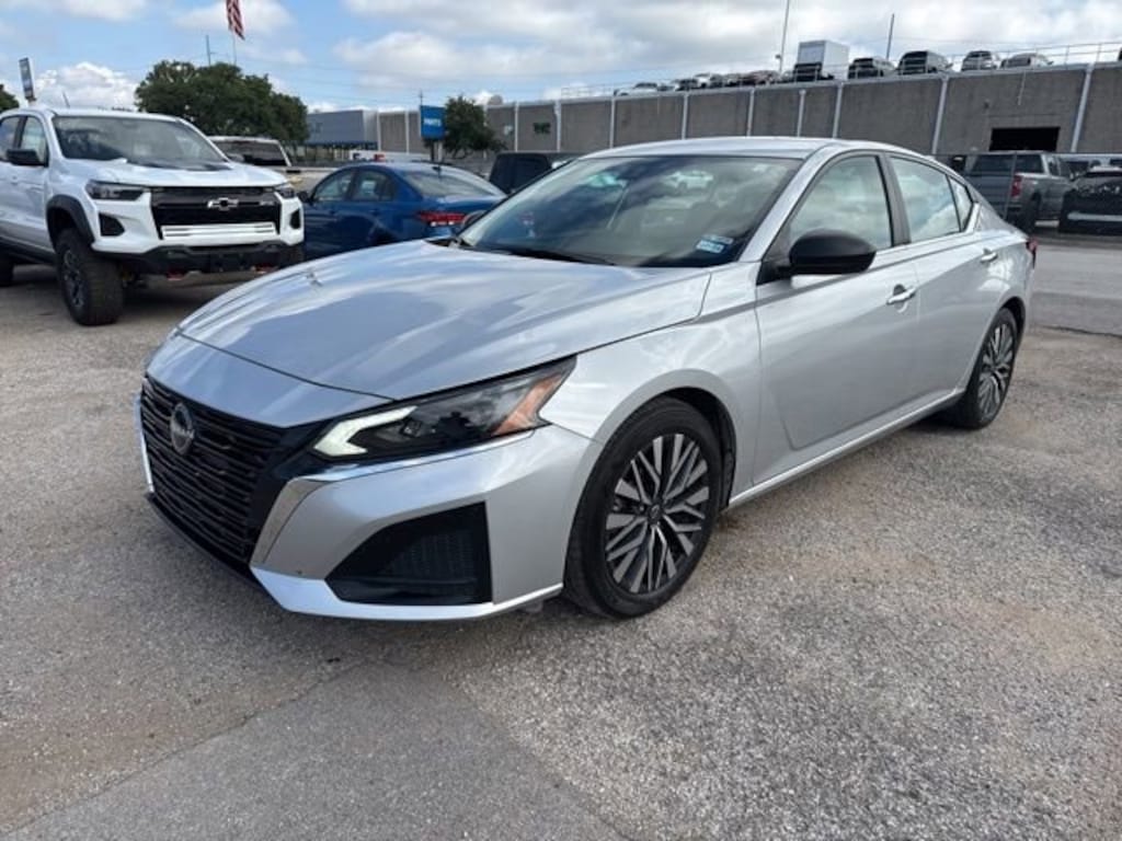 Used 2024 Nissan Altima SV FWD Sedan