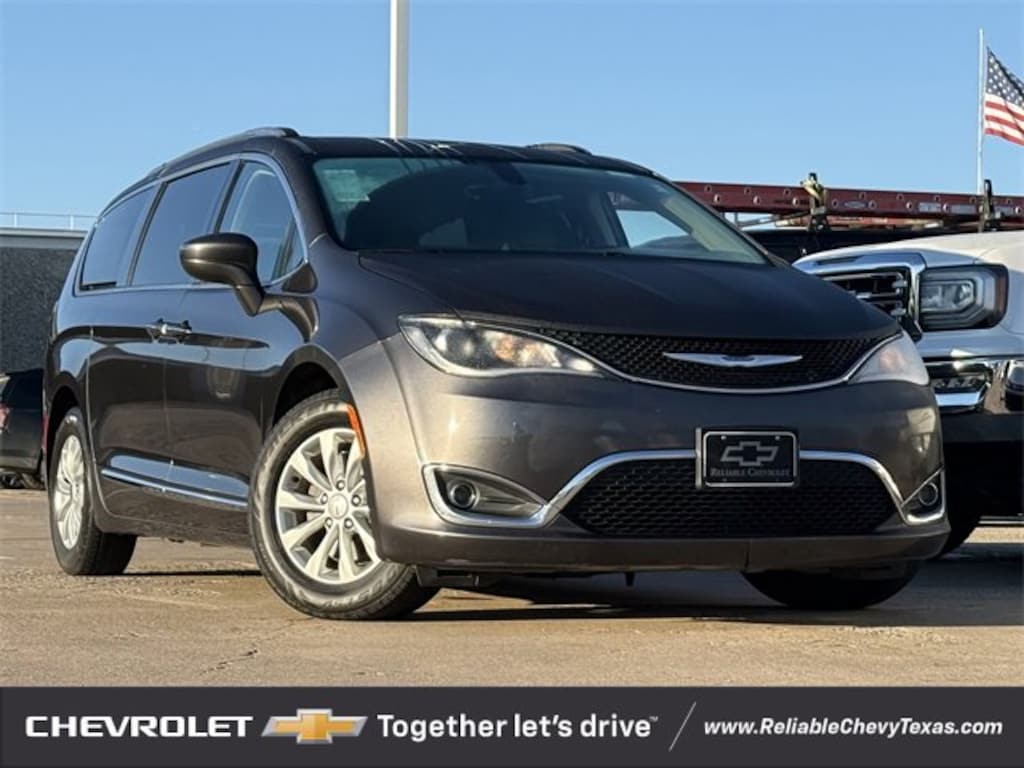 Used 2019 Chrysler Pacifica Touring L Van Passenger Van