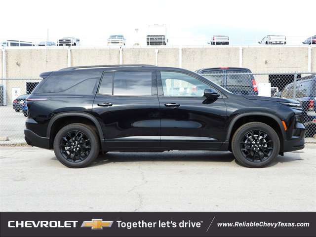 2026 Chevrolet Traverse photo 2