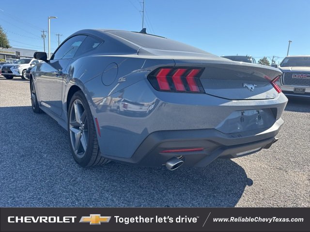 2025 Ford Mustang EcoBoost photo 4
