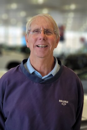 Staff member Larry Swan from ID_59e124fa36a9