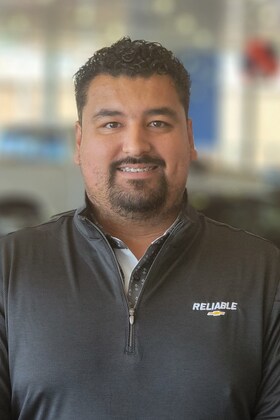 Staff member Max Sauceda from ID_59e124fa36a9