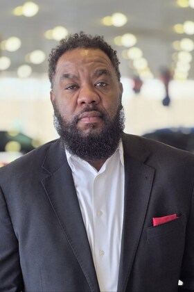 Staff member Wayne Ross from ID_59e124fa36a9