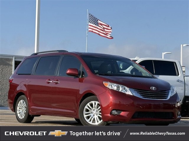 Used 2017 Toyota Sienna XLE with VIN 5TDYZ3DC1HS802709 for sale in Richardson, TX