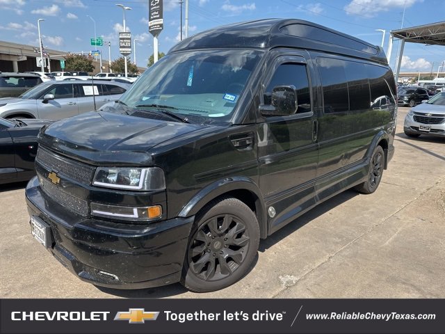 2024 Chevrolet Express 2500 Van Cargo photo 2
