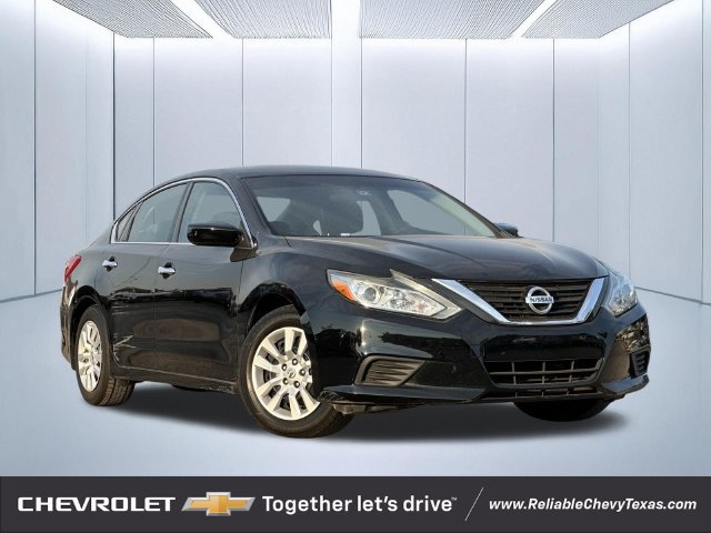 Black 2017 Nissan Altima Sedan Front-Wheel Drive Automatic