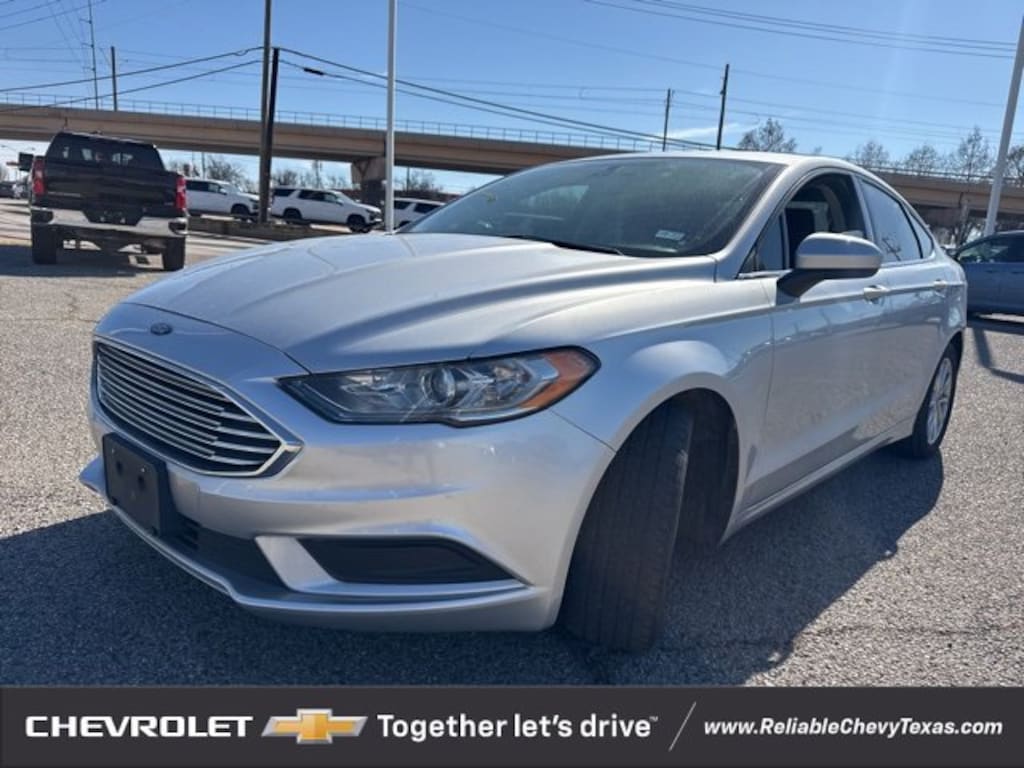 Used 2017 Ford Fusion SE Sedan