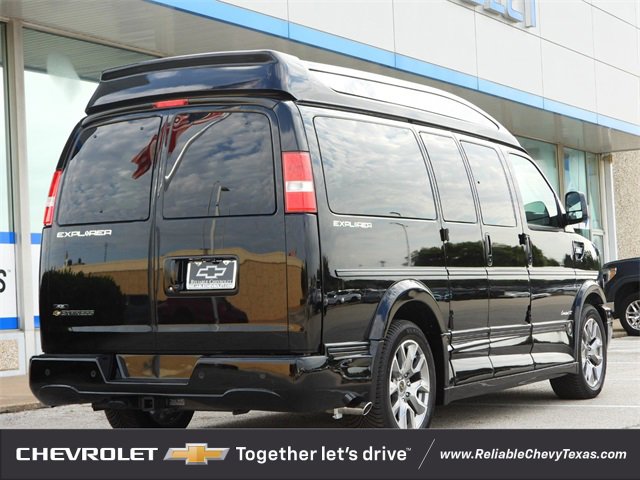 2025 Chevrolet Express Cargo 2500 photo 4