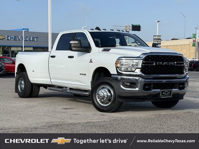 White 2024 RAM 3500 Big Horn Crew Cab LB DRW 4WD Pickup Truck Four-Wheel Drive 8-Speed Automatic