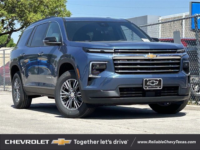 2025 Chevrolet Traverse photo 2