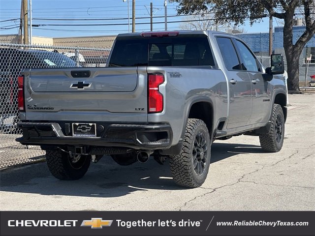 2025 Chevrolet Silverado 2500HD LTZ photo 4