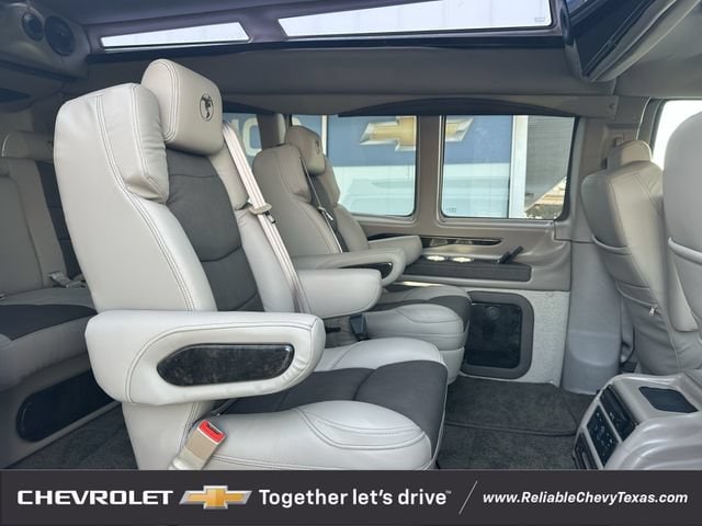 New 2026 Summit White Chevrolet WT image 28