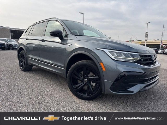 2023 Volkswagen Tiguan SE R-LINE BLACK's photo