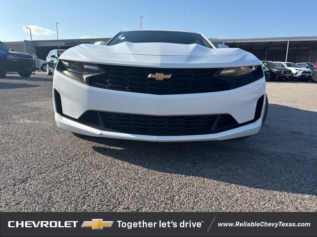 2023 Chevrolet Camaro 1LT photo 2