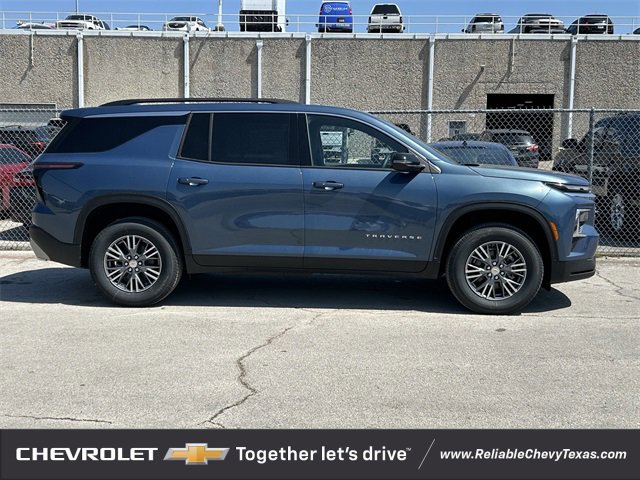 2025 Chevrolet Traverse photo 3