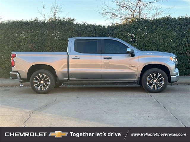 2025 Chevrolet Silverado 1500 LT photo 3