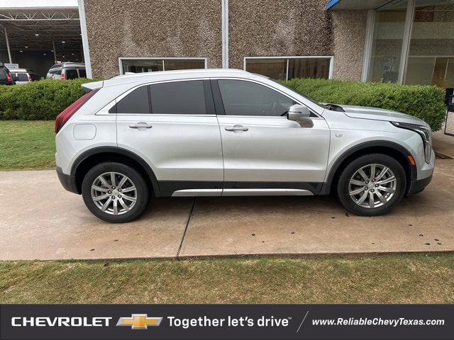 2022 Cadillac XT4 Premium Luxury photo 2