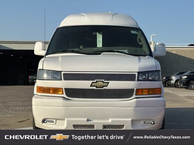 New 2026 Summit White Chevrolet WT image 7