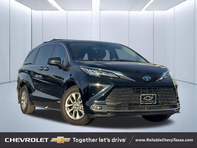 Black 2021 Toyota Sienna Minivan Front-Wheel Drive Continuously Variable Transmission