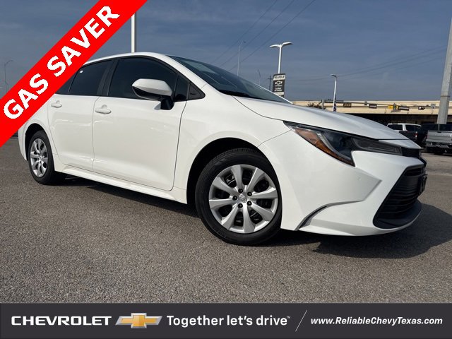 2024 Toyota Corolla LE's photo