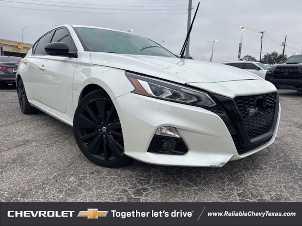 Used 2022 Nissan Altima SR FWD Sedan