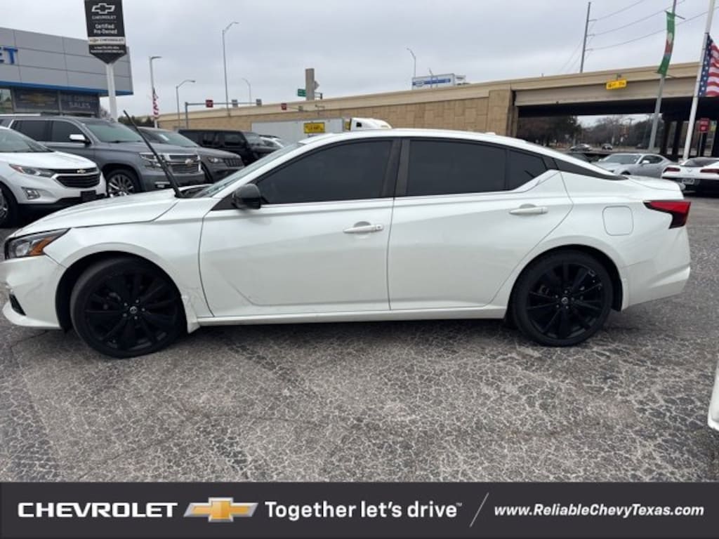 Used 2022 Nissan Altima SR FWD Sedan