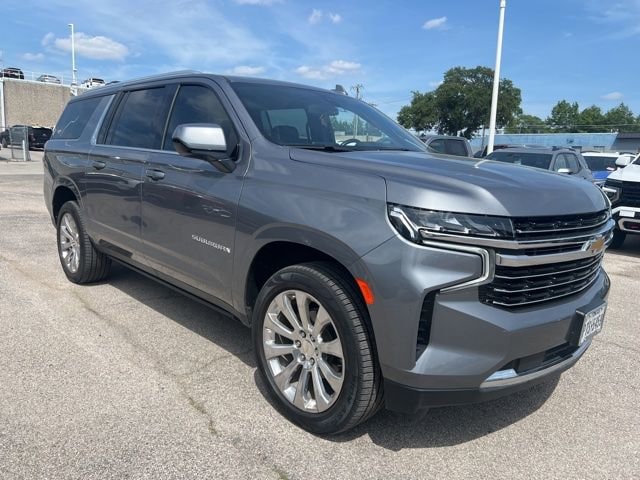 2021 Chevrolet Suburban 2WD 1500 LT's photo