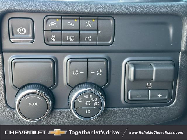 2026 Chevrolet Suburban LT - Photo 22