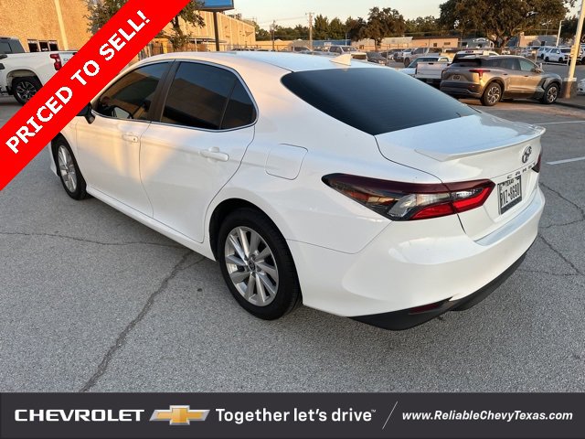 2022 Toyota Camry LE photo 3