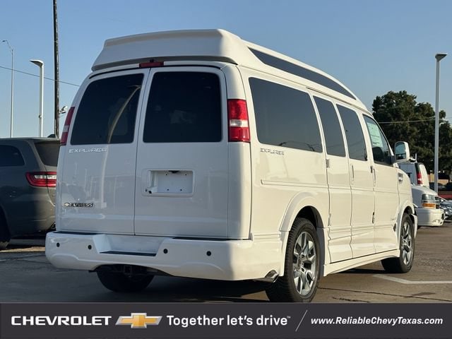 New 2026 Summit White Chevrolet WT image 4