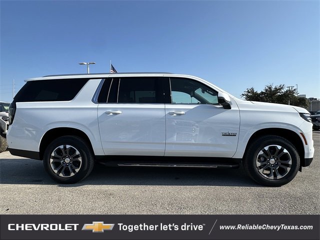 2026 Chevrolet Suburban LT photo 3