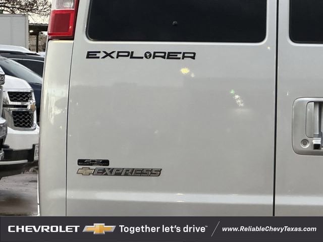 2025 Chevrolet Express Cargo Work Van - Photo 6