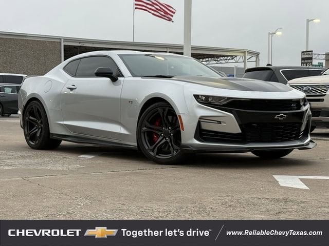 Silver ICE Metallic 2019 Chevrolet Camaro 2SS Coupe RWD Coupe Rear-Wheel Drive 6-Speed Manual
