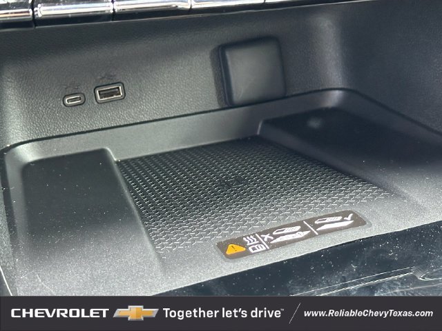 2027 Chevrolet Traverse LT - Photo 18