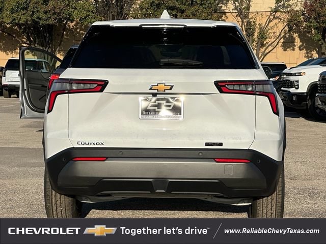2027 Chevrolet Equinox LT - Photo 5