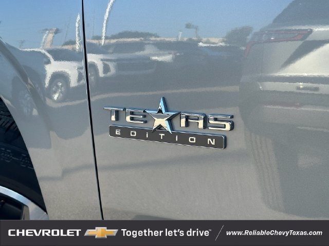 2026 Chevrolet Suburban LT - Photo 11
