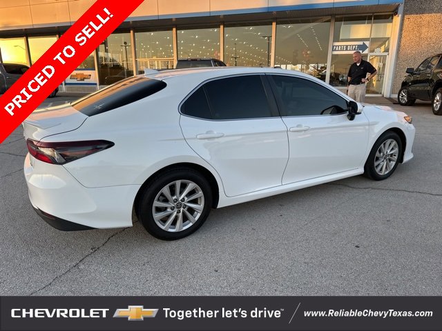 2022 Toyota Camry LE photo 4