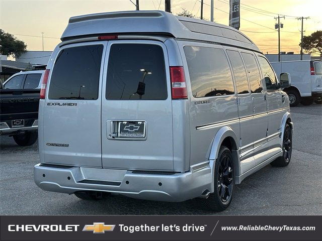 2025 Chevrolet Express Cargo 2500 Van photo 4