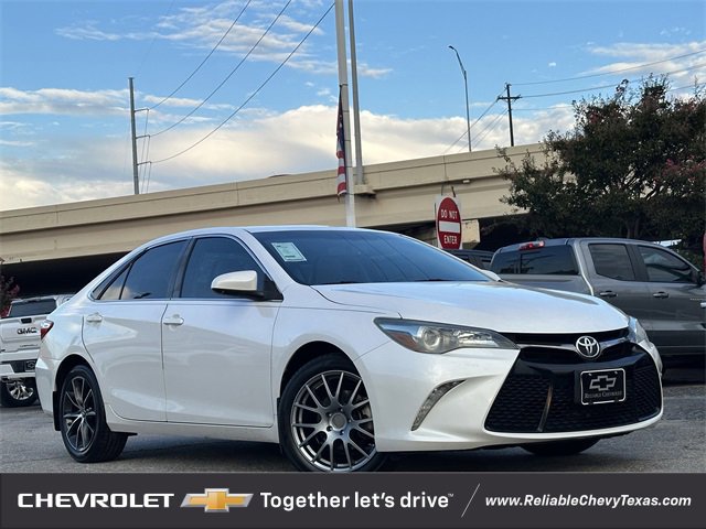 2016 Toyota Camry XLE photo 2