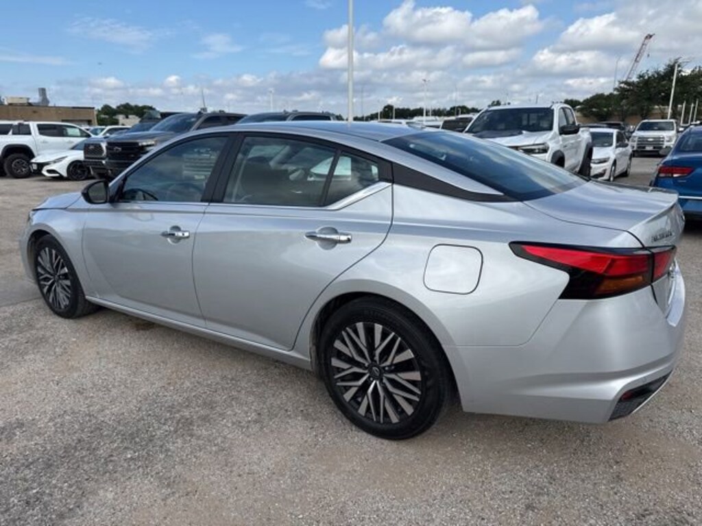 Used 2024 Nissan Altima SV FWD Sedan