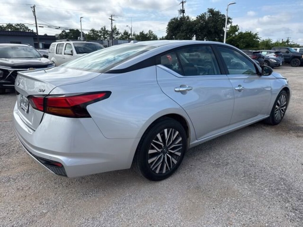 Used 2024 Nissan Altima SV FWD Sedan