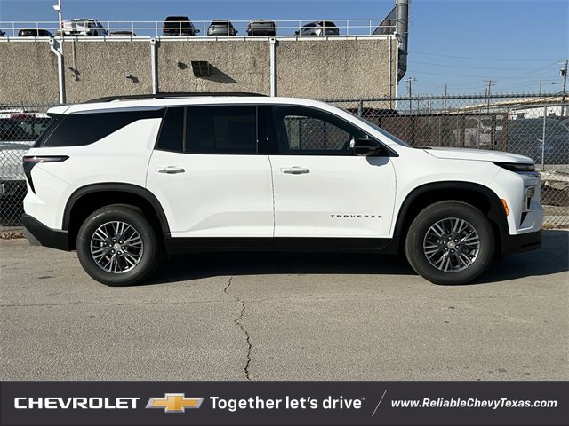 2025 Chevrolet Traverse photo 3