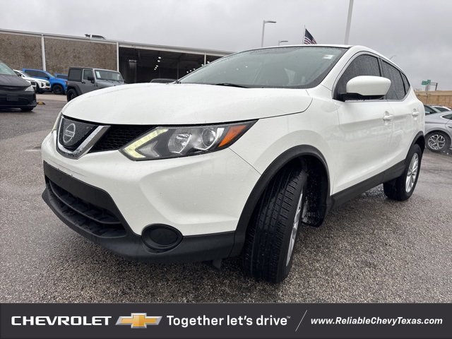 2019 Nissan Rogue Sport S photo 2