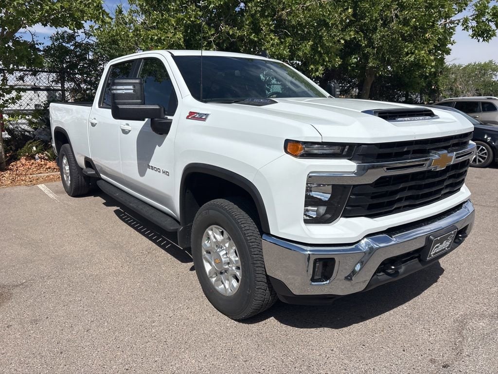 2026 Chevrolet Silverado HD LT 4WD Crew Cab Standard Box's photo