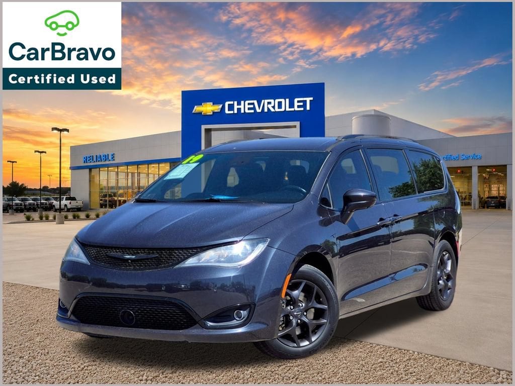 2019 Chrysler Pacifica Touring L Plus's photo