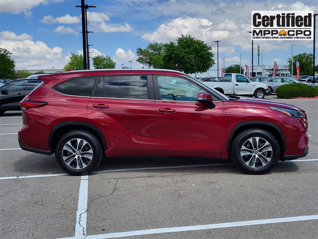 2023 Toyota Highlander L photo 2