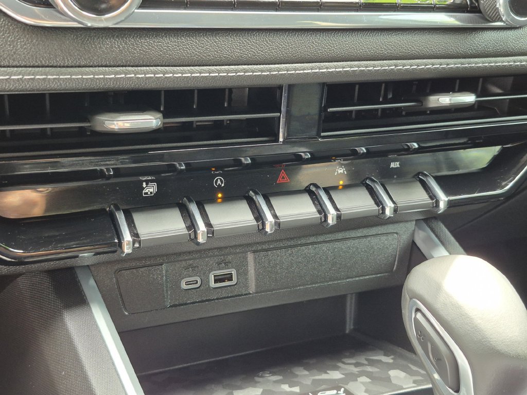 2024 Chevrolet Colorado LT - Photo 14