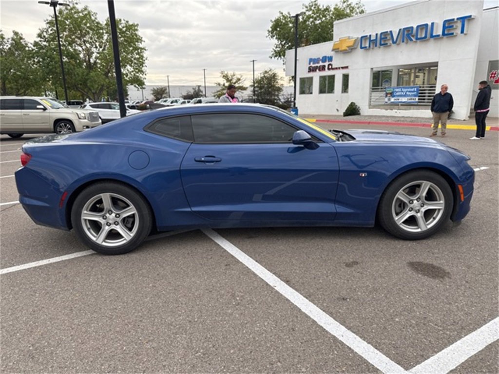 2022 Chevrolet Camaro 1LT photo 2
