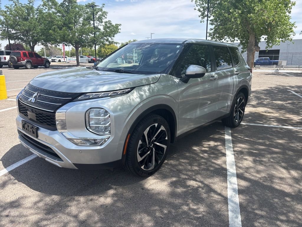 2024 Mitsubishi Outlander SE 2WD's photo